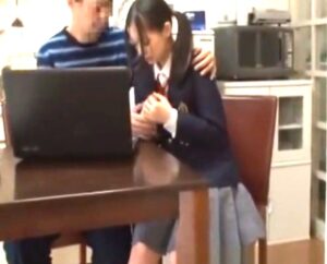 ひよこJC少女×強姦｜制服JCに生チンポぶち込む中年男｜パソコンに入っていた自分の母親のハメ撮り不倫動画で興奮したJC娘が・・・