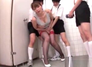 翔田千里｜熟女PTA会長×脅迫｜不倫シーンを盗撮された人妻が、ショタ小学生３人に手マンとクンニで調教強姦されてしまう