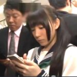 小西まりえ｜ひよこ少女×電車痴漢｜父親にセーラー服を脱がされてパンツの中に手を入れられて・・・