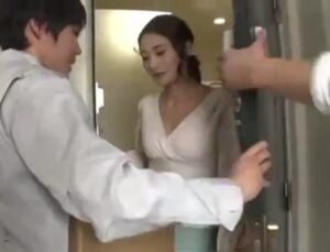 人妻×自宅輪姦凌辱｜宅配業者を装った男たちに犯される奥様。