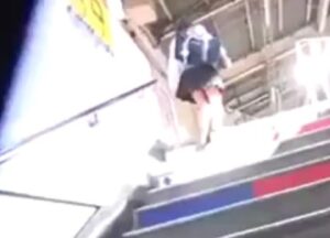 制服JK×痴漢×盗撮｜通学するひよこ娘を車内でハメ犯す鬼畜男