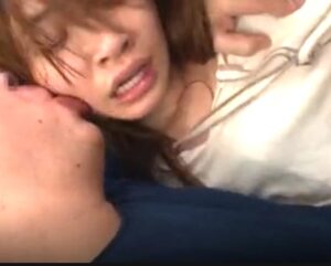 凌辱バス痴漢｜鬼畜キモ男にベロキスされながらチンポをぶち込まれ強姦されるOL