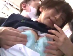 通学ひよこJK×媚薬痴漢｜ウブ少女を車内で犯して、生チンポ挿入。ズボズボピストンで声我慢しながらイク