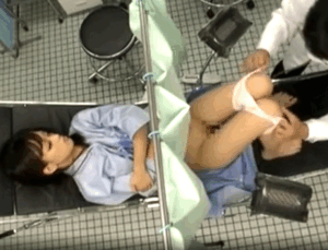 ひよこJK×産婦人科種付け強姦｜診断するフリして女性器をイジリまくるセクハラ医師。抵抗しない少女のまんこにガン反りチンポをナマ挿入。ずぼずぼ、びゅーびゅー