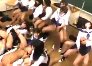 ひよこ女子生徒全員×肉便器乱交SEX｜クラスメイト&男性教師にチンポを挿入されてイキまくるJK少女たち