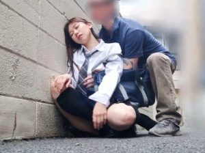 制服ひよこ少女×睡眠薬×孕ませ強姦｜下校していたロリ娘の意識を奪い、犯り専用アジトに連れ込んでやりたい放題にハメ犯し思春期まんこにびゅーびゅー種付けする中年おやじ