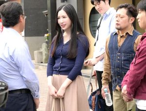 朝日りお｜人妻OL×輪姦温泉旅行×肉便器堕ち｜人妻新人社員を研修旅行先の旅館でセクハラしまくって、男性社員たちで種付け強姦