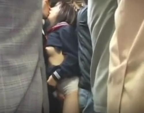 ひよこJK×雌イキ発情痴漢｜男に触られ気持ちよくなったJKが、ねっとりキスまでされて、エロスイッチ入ってしまうｗ