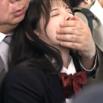 山田鈴奈｜勤勉ひよこ少女×電車痴漢｜中年オヤジに車内で犯され性開発されちゃうアウロリJK娘。下車後も調教され続け絶頂する羞恥と快感にハマってしまう