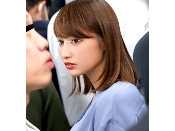 痴女娘×電車逆痴漢｜M男のポケットに手を突っ込んで手コキしちゃう淫乱美女。硬直チンポを膣内に誘導して精液搾取。ビュービュー種付けｗ｜足立友梨 宇流木さらら 本田瞳
