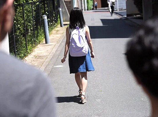 アウロリJS×ストーキング強姦｜下校中の可憐ひよこ少女を尾行して鬼畜レイプする変態男。パイパンまんこにどぴゅどぴゅ種付け｜伊織ひなの 由良かな 美好柚伽