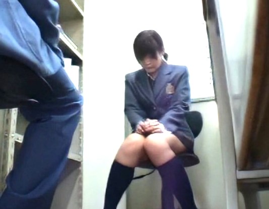 万引きひよこ女子校生×鬼畜わいせつ｜警備員の変態男に脅迫されて、仕方なく少女は・・・