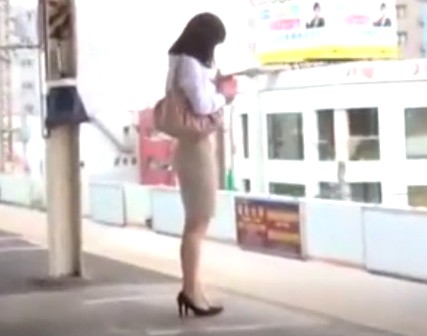 通勤OL×粘着電車痴漢｜変態男が触ってくる手を拒み切れず、種付け強姦されてしまう美女